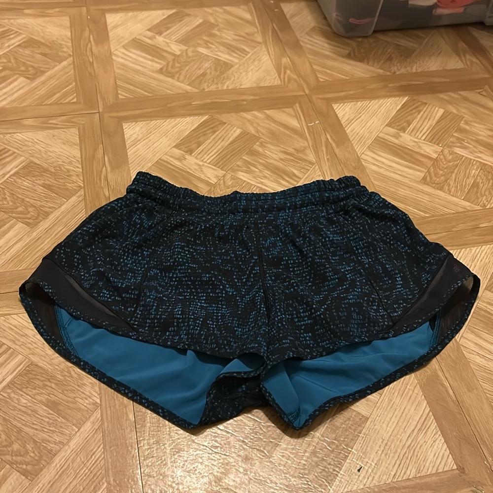 Lululemon shorts size 6